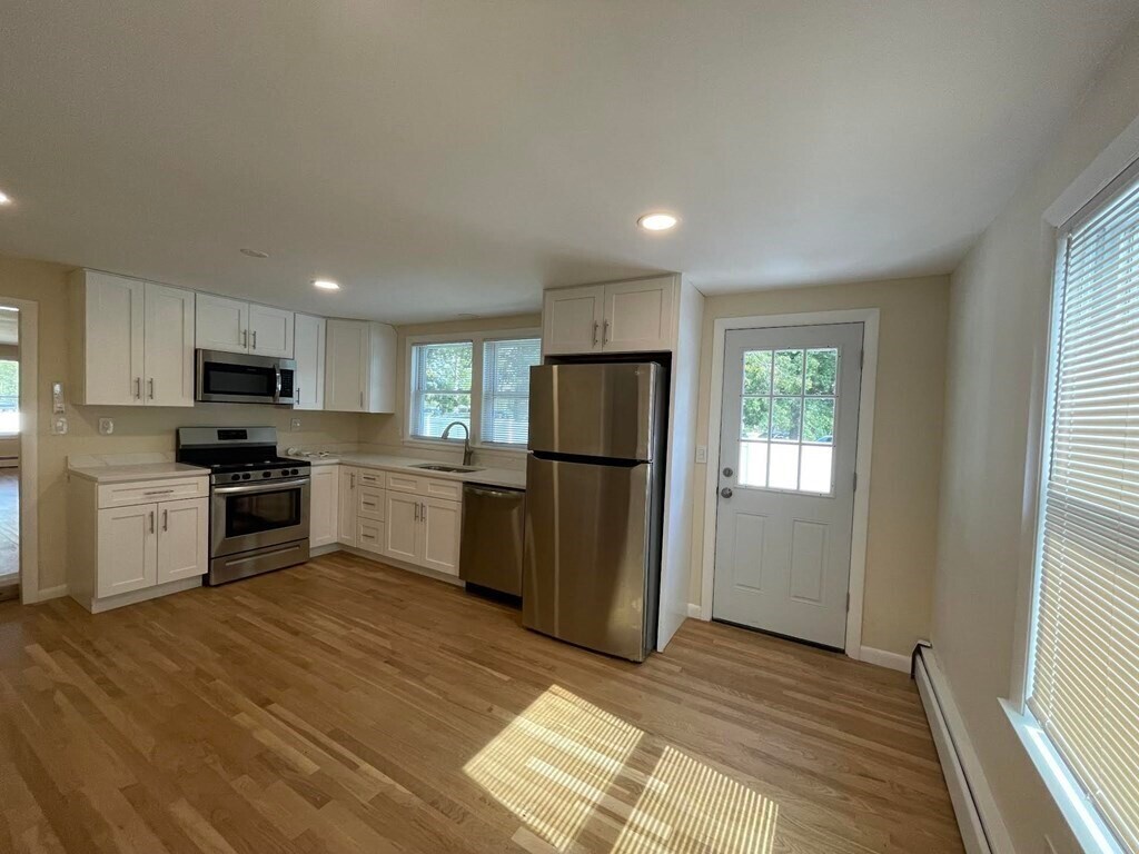 Foto principal - 498 Pleasant St