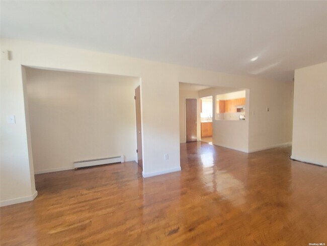 Building Photo - 137-51 Geranium Ave