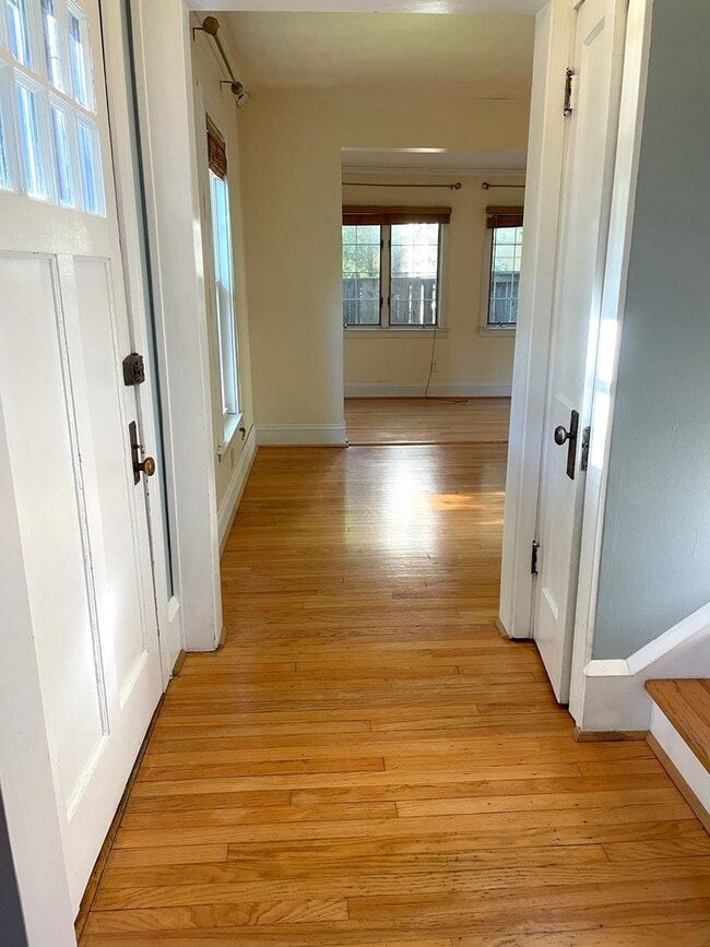 Building Photo - Spacious 3-Bedroom with Finished Basement | Parking, Laundry, & Private Backyard