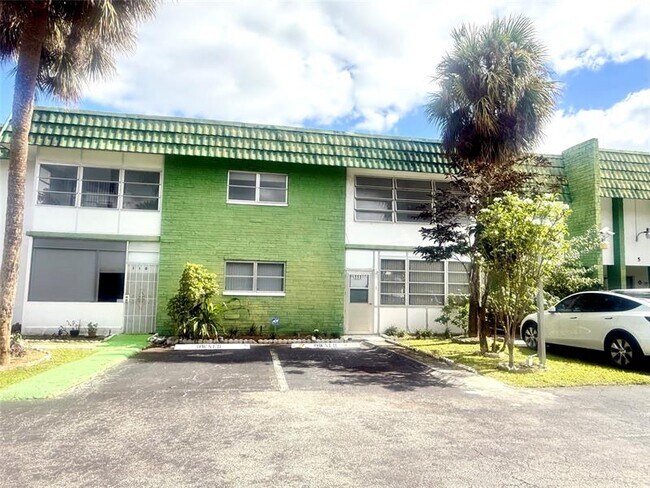Foto del edificio - 4821 NW 22nd Ct