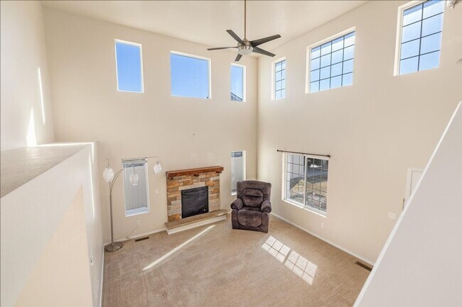 Foto del edificio - Spacious Luxury 4BR 2.5BA 2 Car Garage Hou...