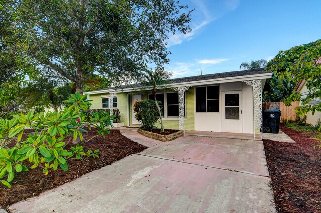 Building Photo - 1615 N M St