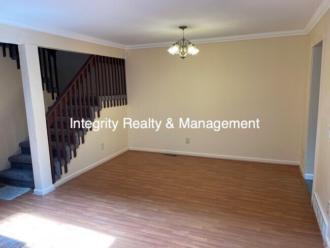 Building Photo - 2 Bed/2.5 Bath, 1,317 Sqft - 14002 E Quinn...
