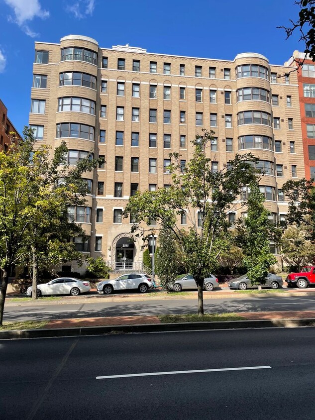 Primary Photo - Foggy Bottom One Bedroom, All Utilties Inc...
