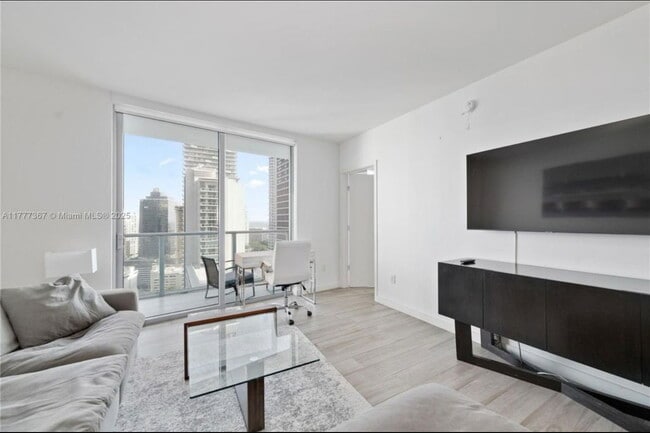Building Photo - S Miami ave , Miami, FL 33130 - 2 BR 1 BA ...