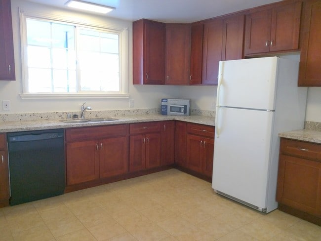 Foto del edificio - 439 N Claremont St