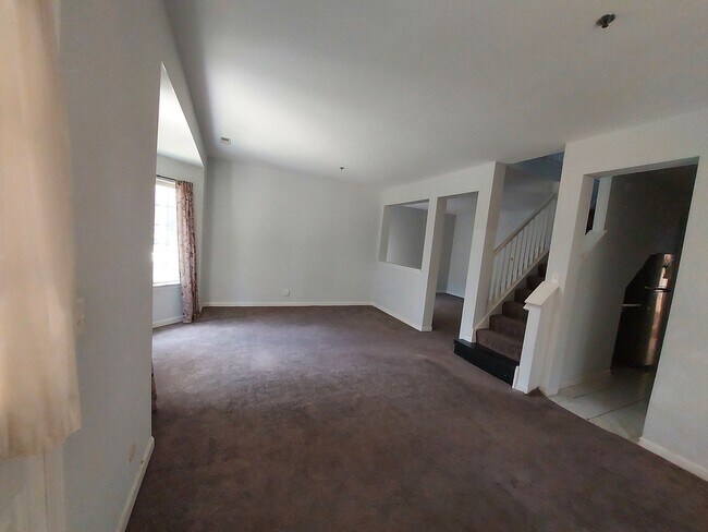 Foto del edificio - 369 Springmist Ct