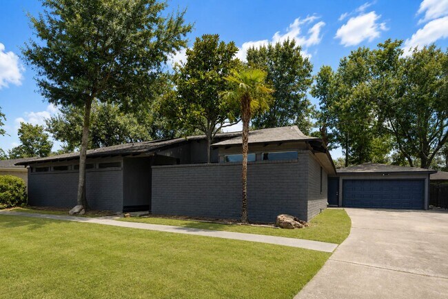 Foto del edificio - 15811 Pathfield Dr