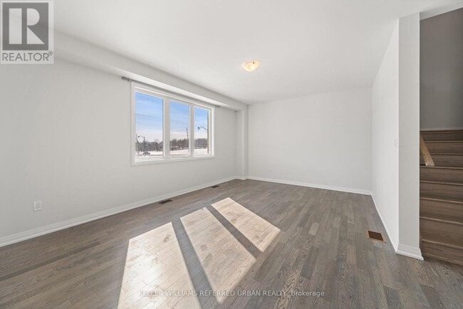 Building Photo - 1466 Stovell Cres