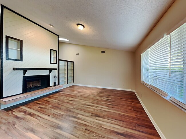 Building Photo - 5038 Hidden Springs Blvd