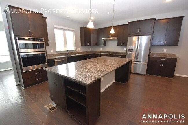 Foto del edificio - 7736 Cresap Ln