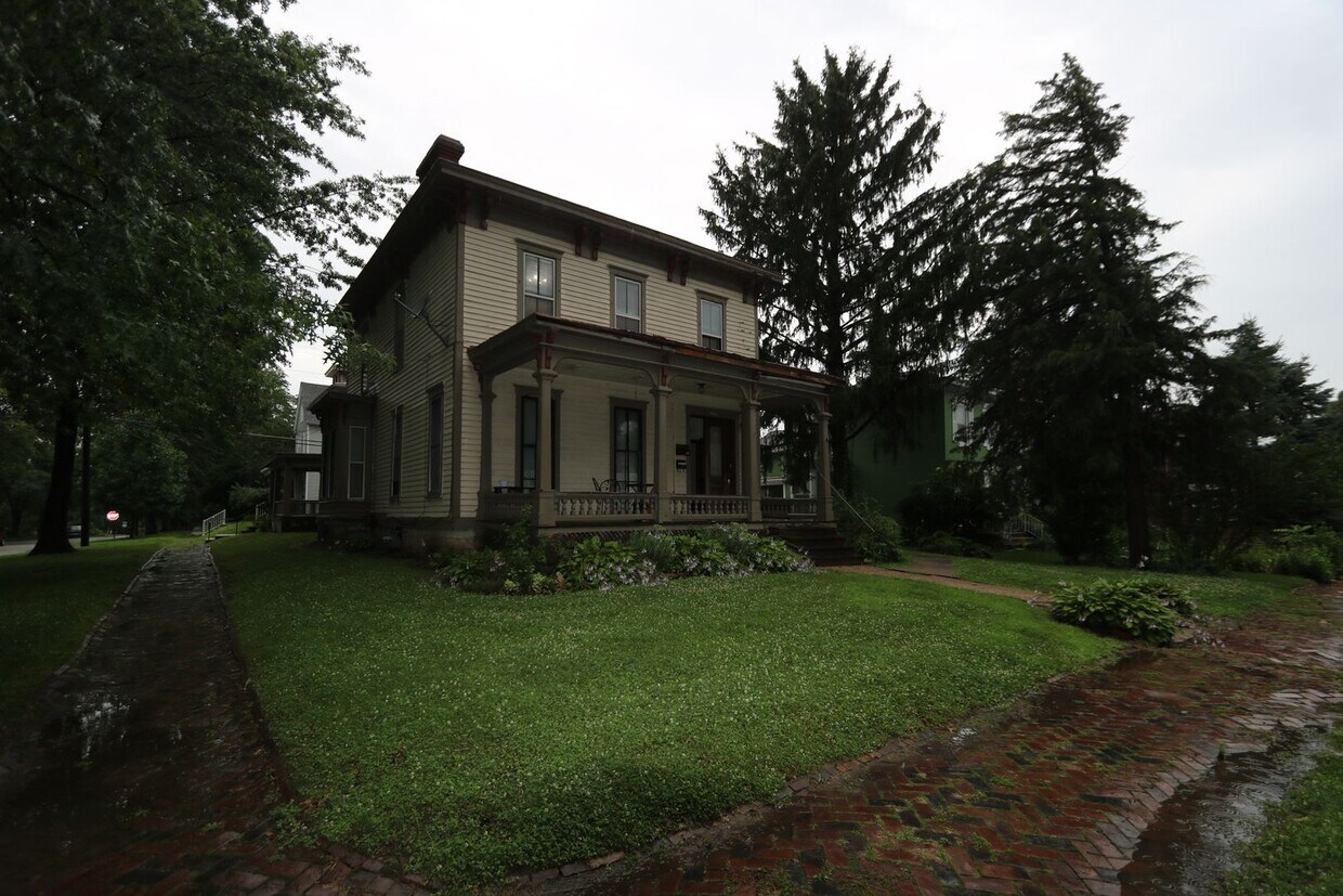 Primary Photo - 1103 N 6th St