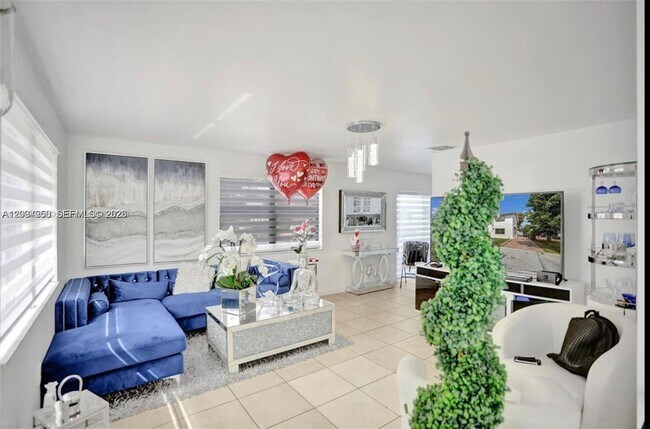 Foto del edificio - 921 E 18th St