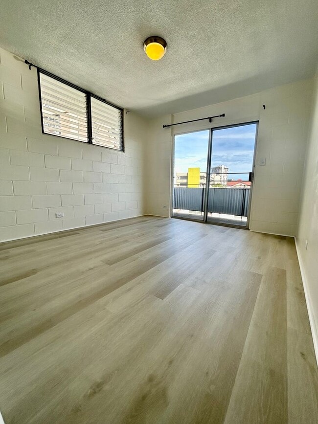 Building Photo - Available on 8/1/25, 620 soft, 2 bedrooms,...