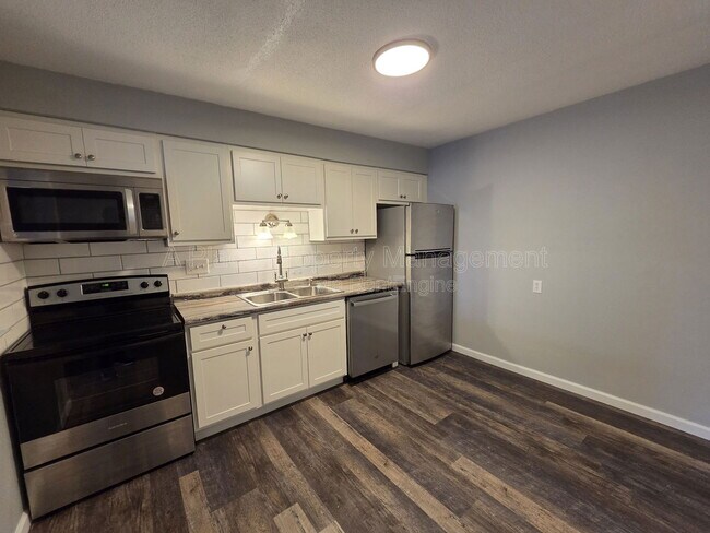 Building Photo - 2624 Roseland Terrace