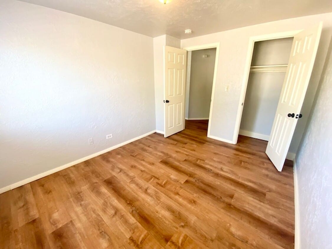 Building Photo - 7382 Oneida Dr