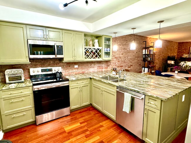 Photo - 651 W Sheridan Rd Apartment