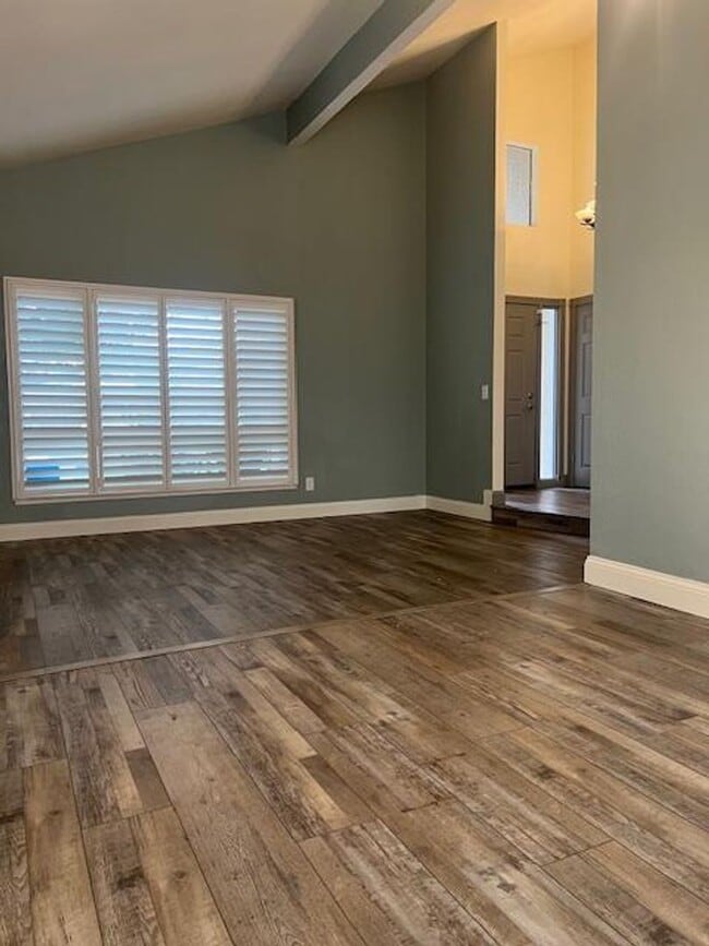 Building Photo - FAIR OAKS BEAUTY WITH POOL, SPA & SOLAR!!