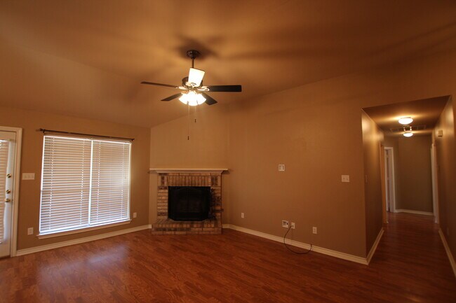 Foto del edificio - Coming Soon! 3 Bedroom in Flint!