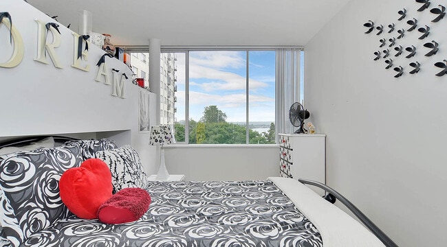 Building Photo - English Bay Tower