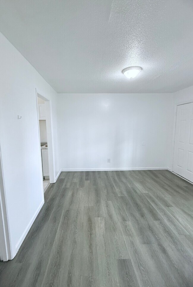 Foto del edificio - 1490 John Chapman Rd