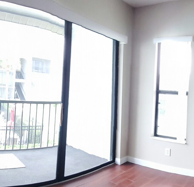 Foto del edificio - 1726 Pine Ridge Rd