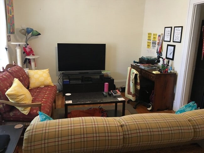 Building Photo - 736 Washington St