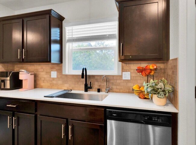 Foto del edificio - 1672 Thistle Ln