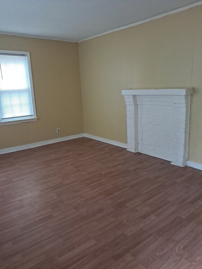 Foto del edificio - 5846 Ames Rd