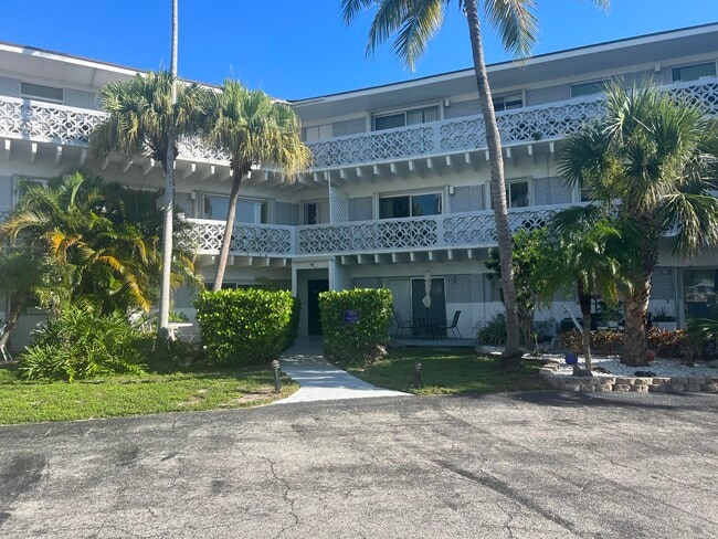 Building Photo - 3705 S Flagler Dr