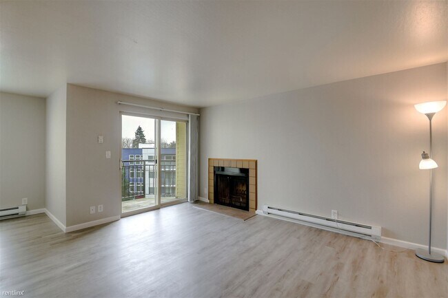 Foto del edificio - 3721 27th Pl W