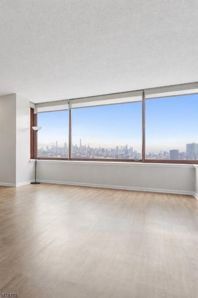 Foto del edificio - 100 Old Palisade Rd