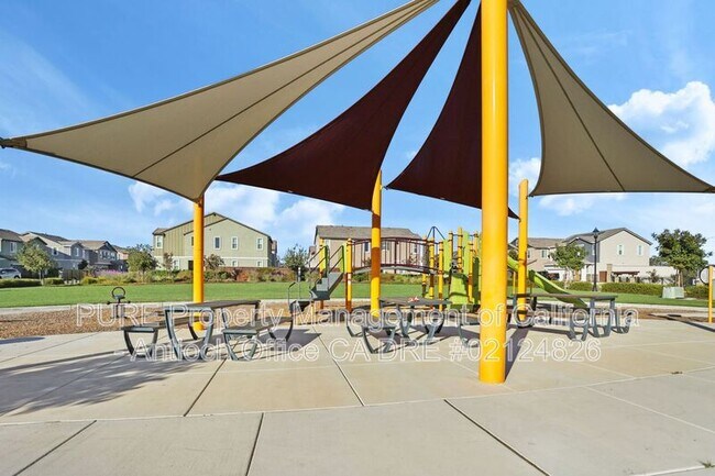 Building Photo - 896 Diego Dr