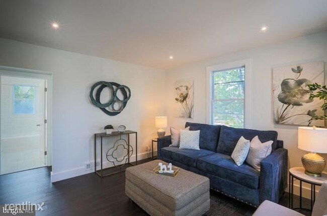 Building Photo - 4 br, 2 bath House - 202 Oak Ave