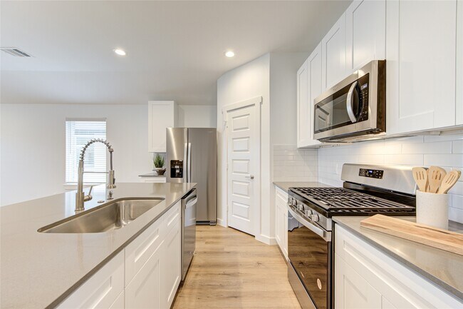 Foto del edificio - 29418 Emilys Rock Ln