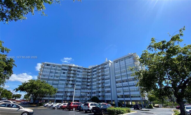 Building Photo - 1200 NE Miami Gardens Dr