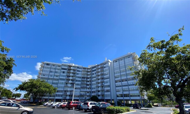 Building Photo - 1200 NE Miami Gardens Dr