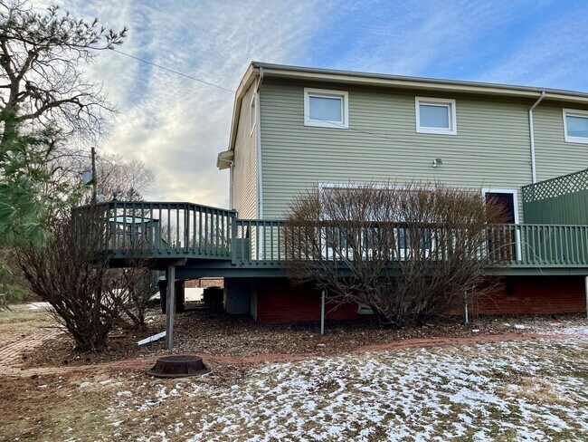 Foto del edificio - 221 Eisenhower Dr