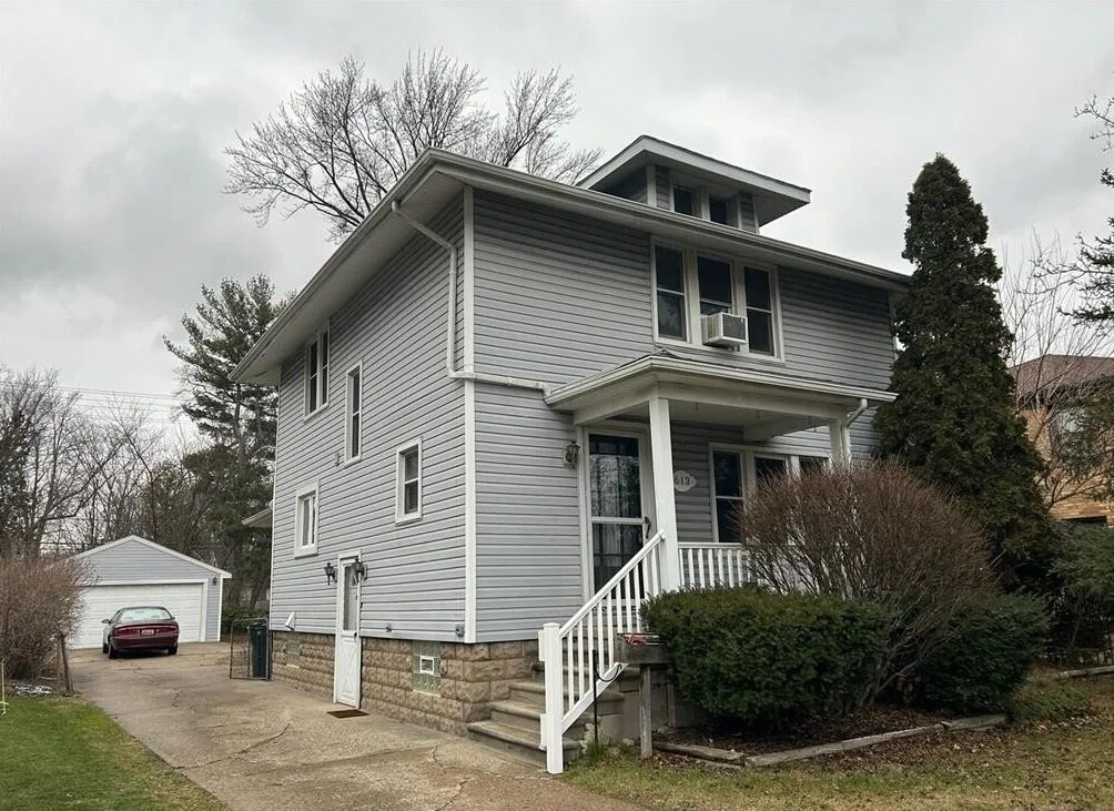 Primary Photo - 613 E Lincoln Ave