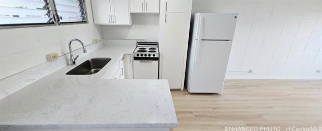 Building Photo - 909 University Ave