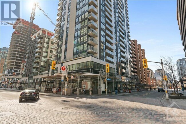 Building Photo - 340 Queen St