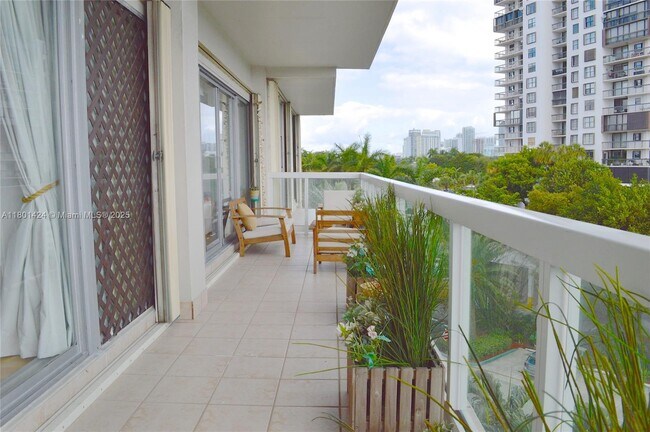 Foto del edificio - 2451 Brickell Ave