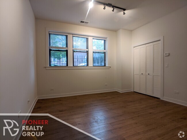Building Photo - 4628 N Leavitt St