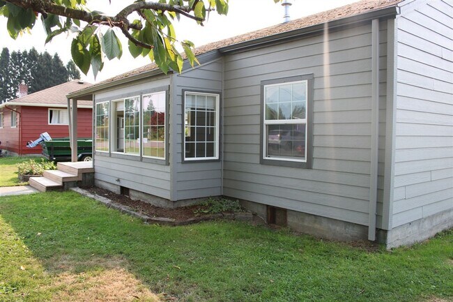 Foto del edificio - 3 Bedroom, 1.5 Bathroom House! Available now!