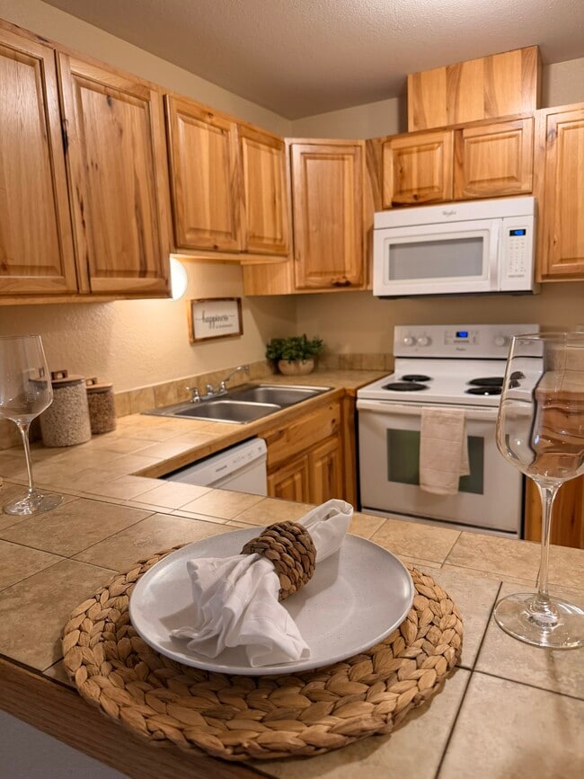 Building Photo - Evergreen Rock Maple Apartments