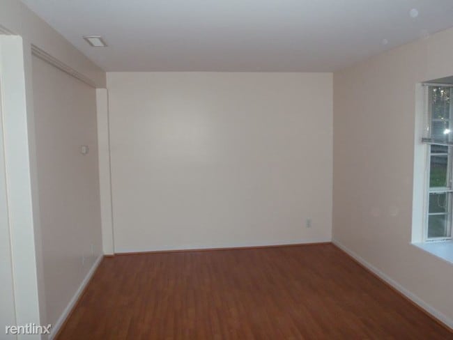 Building Photo - 2 br, 1.5 bath Townhome - 10020 Purcell Rd