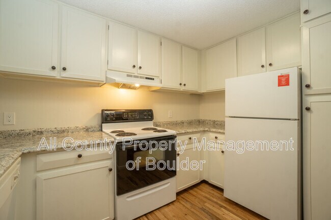 Foto del edificio - 1842 Canyon Blvd