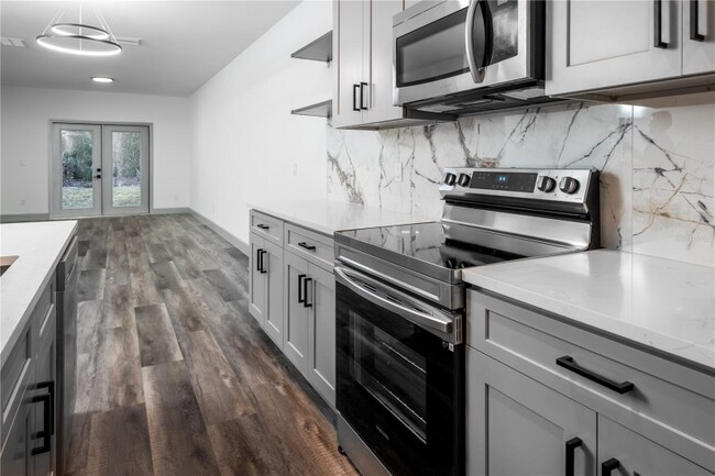 Building Photo - 2242 Fernwood St