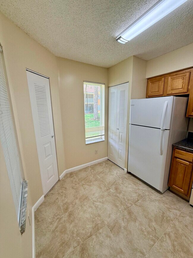 Building Photo - 1142 Coral Club Dr