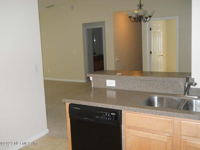 Foto del edificio - 7051 Deer Lodge Cir
